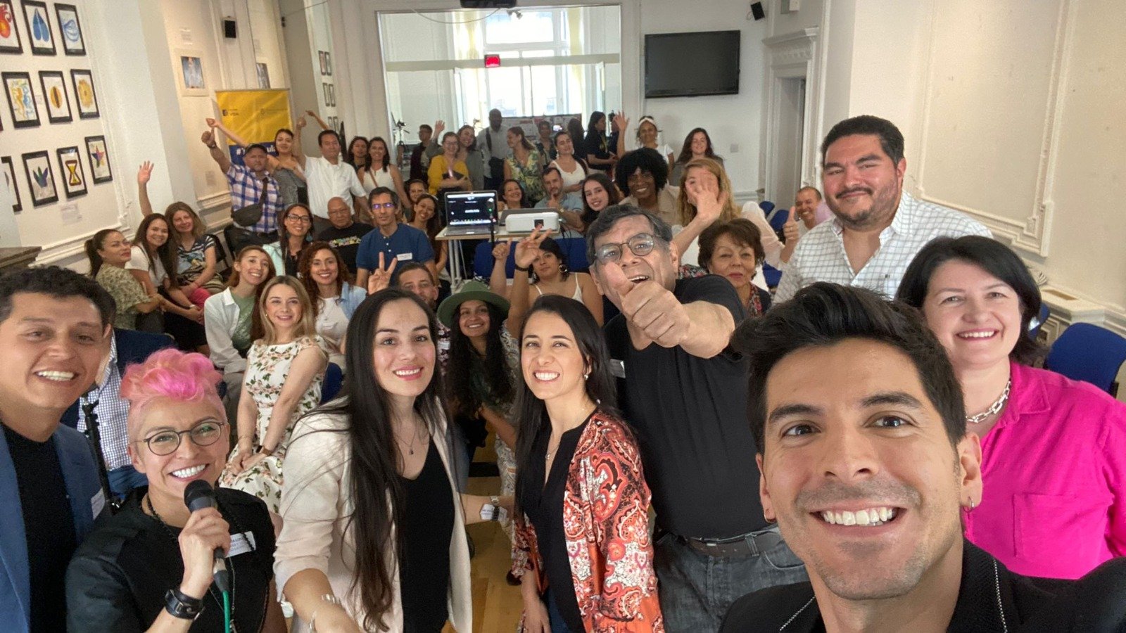 A selfie with the audience at an entrepreneurship event of the Colombian Consulate in London